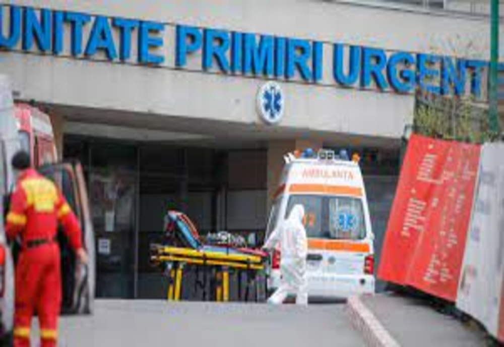 Cozi de ambulanțe, în fața spitalelor din Iași: bolnavii, ținuți în autospeciale pentru victime multiple