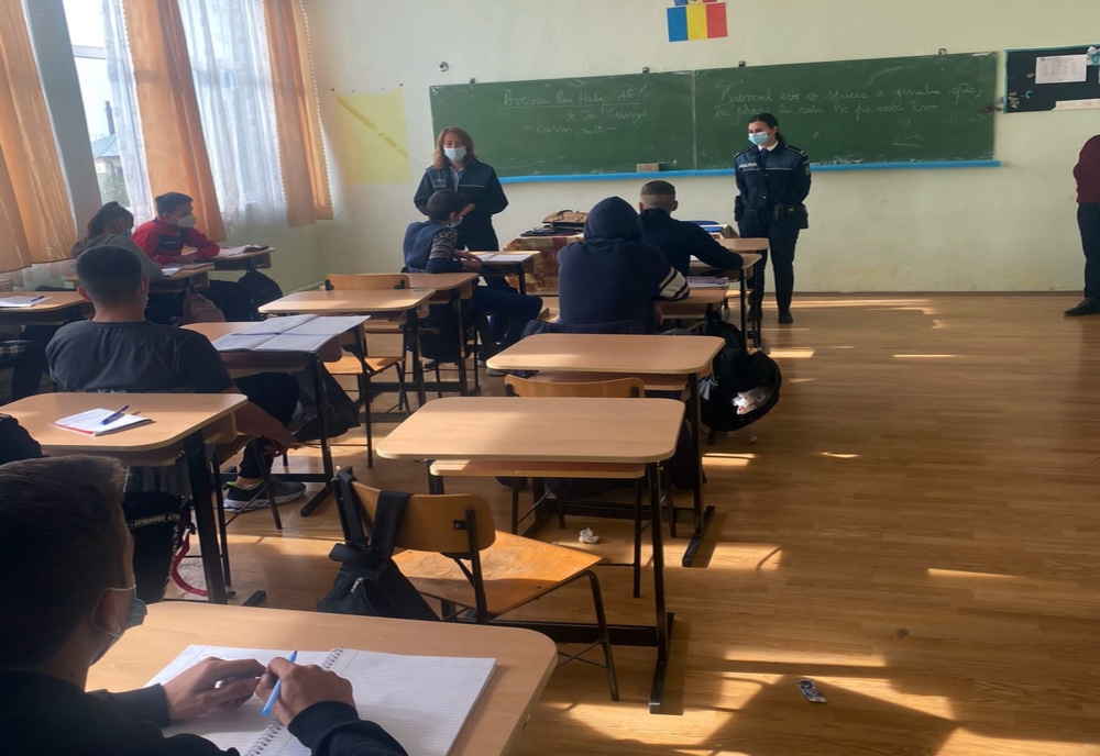 Elevii unui liceu din Slatina, trimişi în online. Motivul – organizarea concursului pentru directori