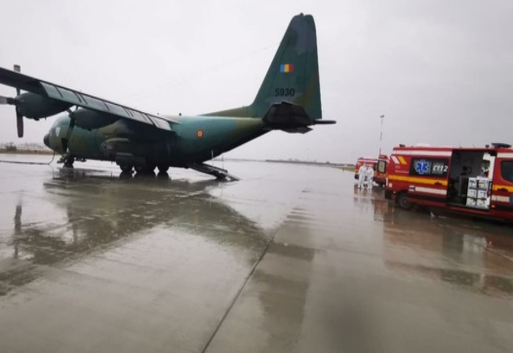Doi pacienți aflați în stare gravă, transferați de urgență la Timișoara cu o aeronavă Spartan a Forţelor Aeriene Române