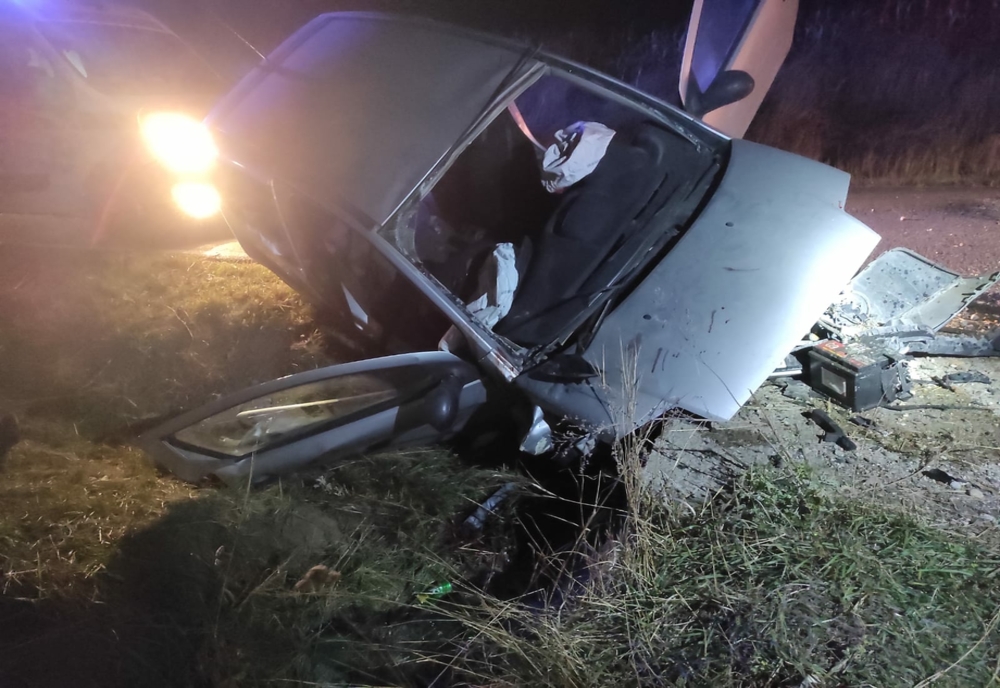 Accident grav, în jud. Botoșani: 2 morți și 3 răniți, după ce mașina s-a izbit de un cap de pod