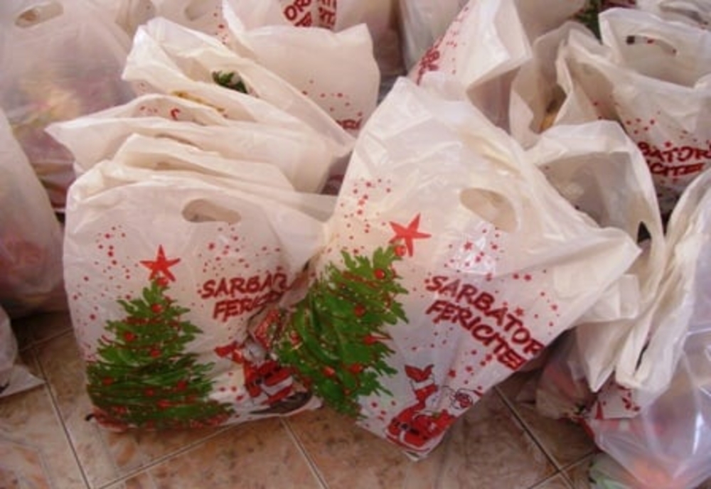 Cadouri de Crăciun pentru toți preșcolarii și elevii din Giurgiu