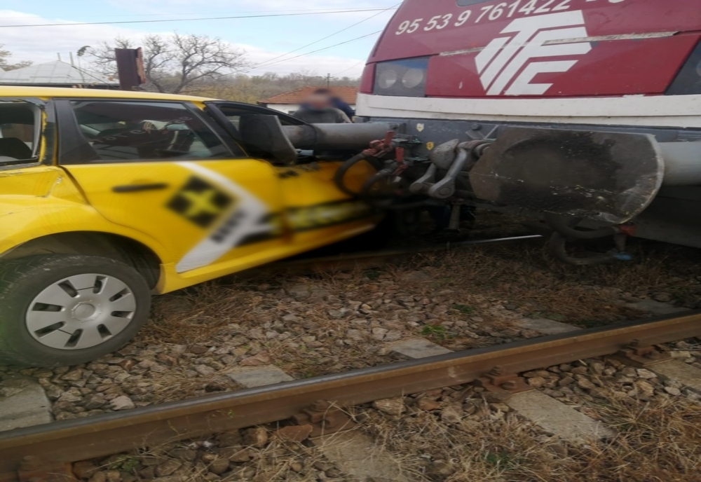 Mașina unui brăilean lovită de un tren în localitatea Măgura