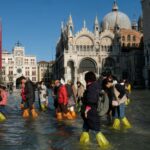 Veneția, inundată din nou. Apă de un metru în Piața San Marco