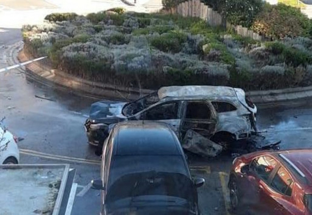 Atentat în Liverpool: O persoană a murit și alta a fost rănită după ce o mașină a explodat în fața unui spital