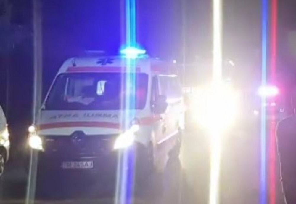 Accident în Giurgiu: Un microbuz cu 7 persoane s-a izbit de un stâlp de electricitate