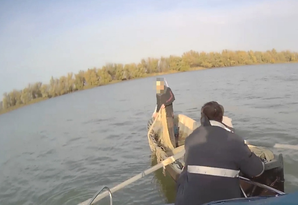 FOTO Braconieri ucraineni prinși în apele românești