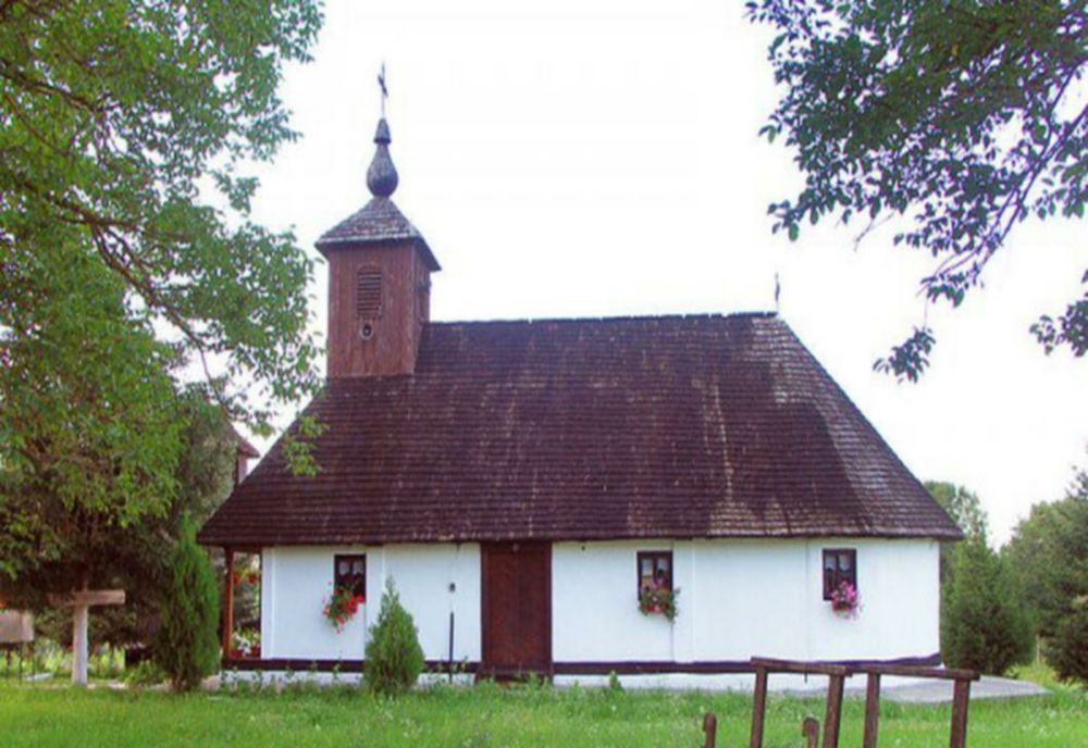 Una dintre cele mai vechi biserici de lemn din Banat a fost restaurată