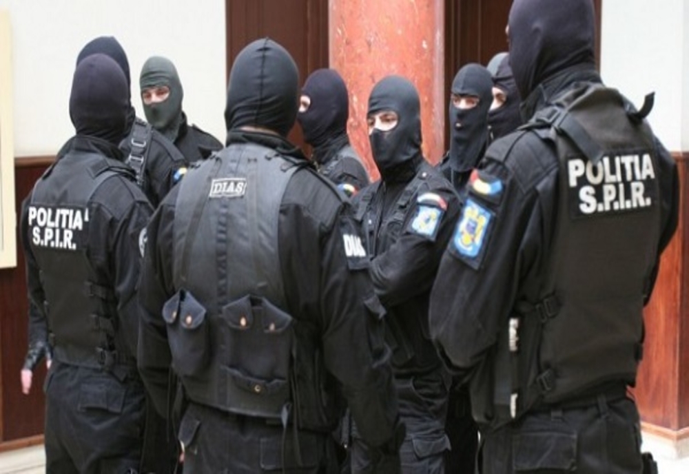 46 de percheziții în Dâmbovița într-un dosar de furturi din TIR-uri din Germania, Franța și Austria