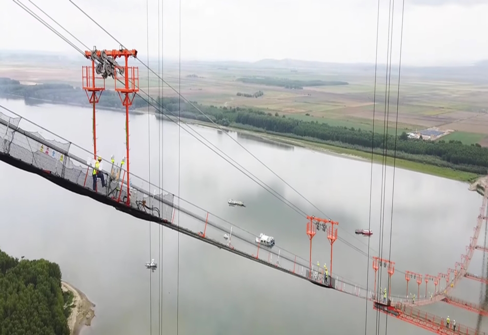 Noi imagini cu Podul Suspendat peste Dunăre dintre Brăila și Tulcea