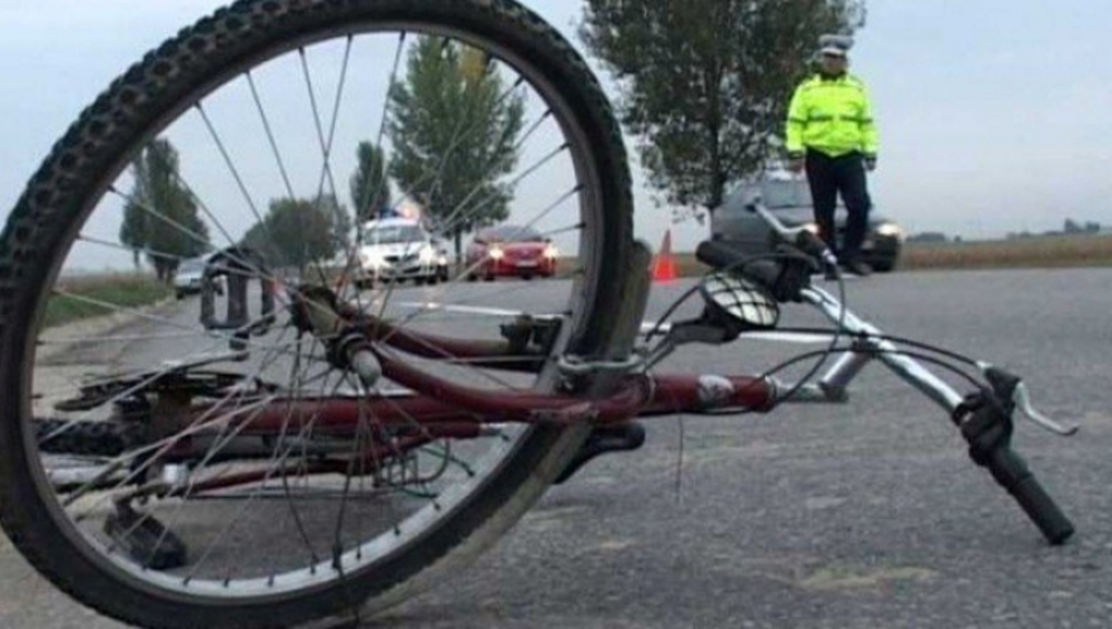 Accident mortal. Biciclist spulberat de o mașină