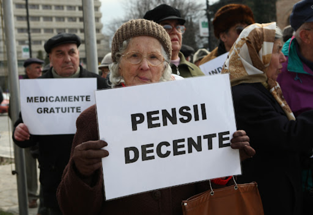 Zeci de pensionari, PROTEST la Ministerul Muncii: Oamenii vor majorarea punctului de pensie cu cel puțin 15%