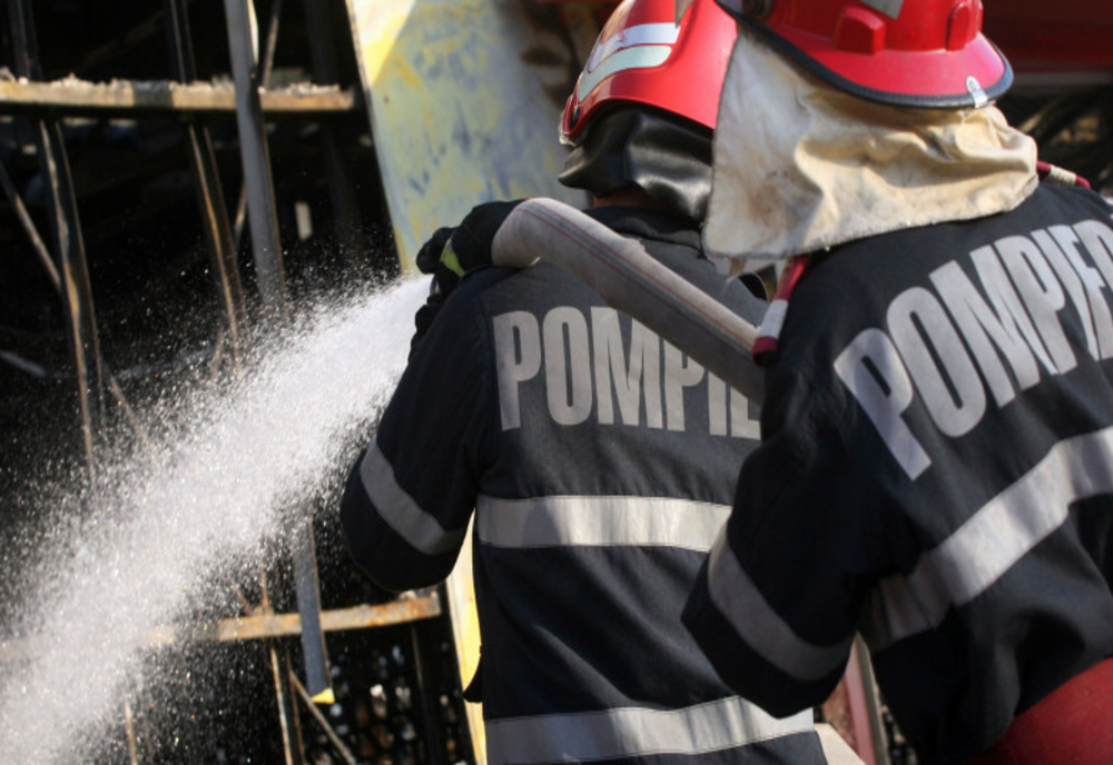 Trei incendii la gospodării din Peștiș,  Șușturogi și Oradea, lichidate în weekend de pompierii bihoreni