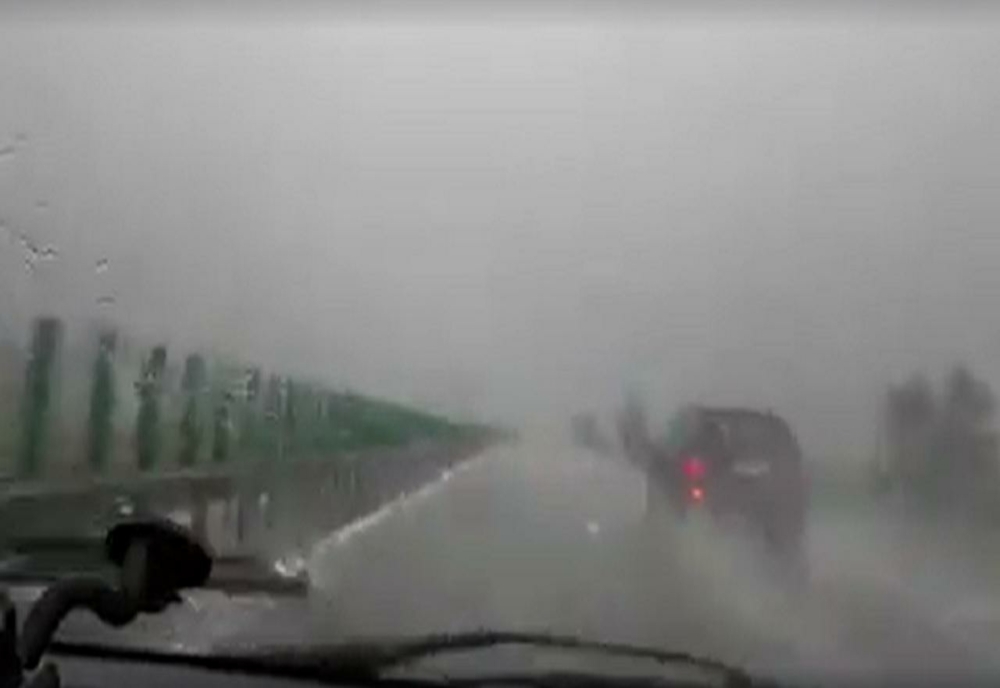 Circulație în condiții de ploaie și vizibilitate redusă pe Autostrada A2