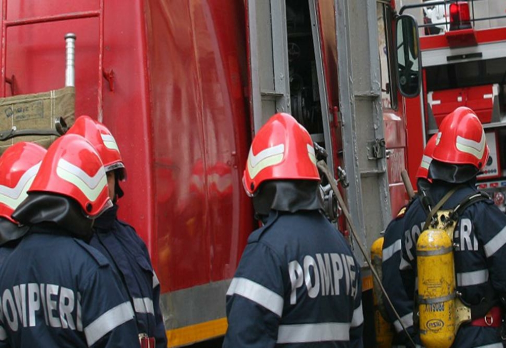 Explozie într-un bloc din Constanța. O victimă cu arsuri grave transportată la spital