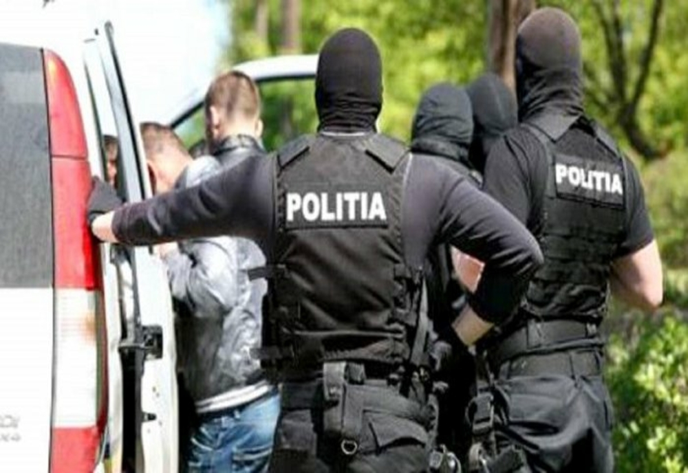 Trei tineri din Dâmbovița, reținuți de polițiști după ce au agresat un bărbat de 47 de ani