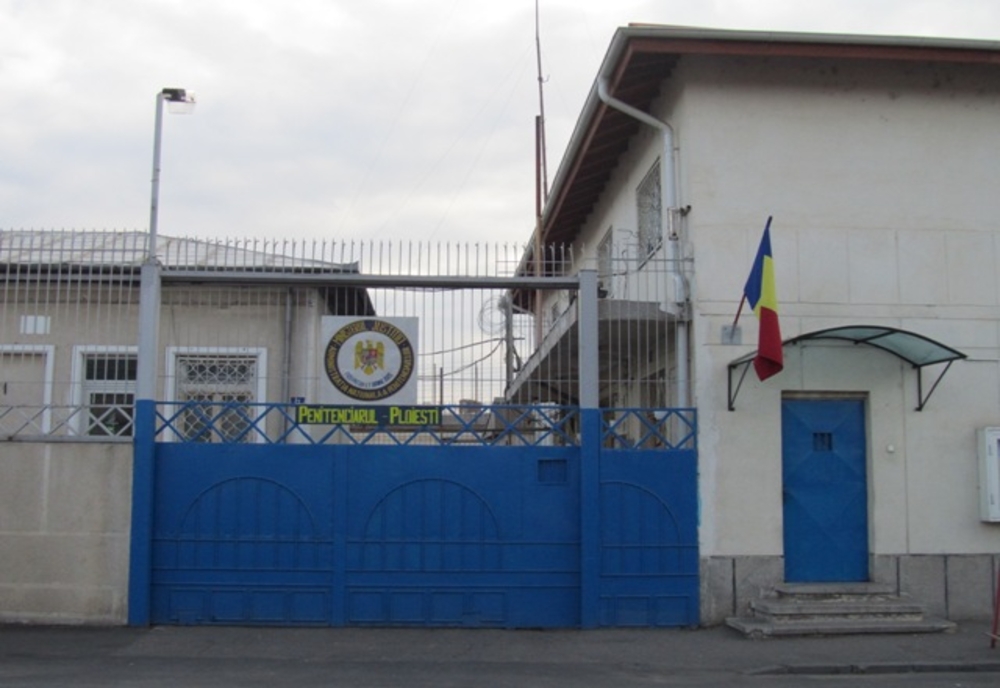 Deținuții de la Penitenciarul Ploiești au încercat să producă țuică în celule