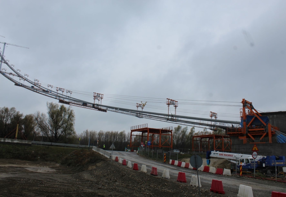 Video: Reprezentantul constructorului Podului suspendat peste Dunăre spune că acesta ar putea fi redat traficului în decembrie 2022