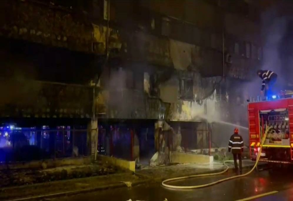 Incendiu într-un bloc din Constanța: Opt victime și 250 de persoane evacuate / ISU Dobrogea: Dezvoltatorul nu a cerut autorizaţie de securitate la incendiu pentru blocul cuprins de flăcări