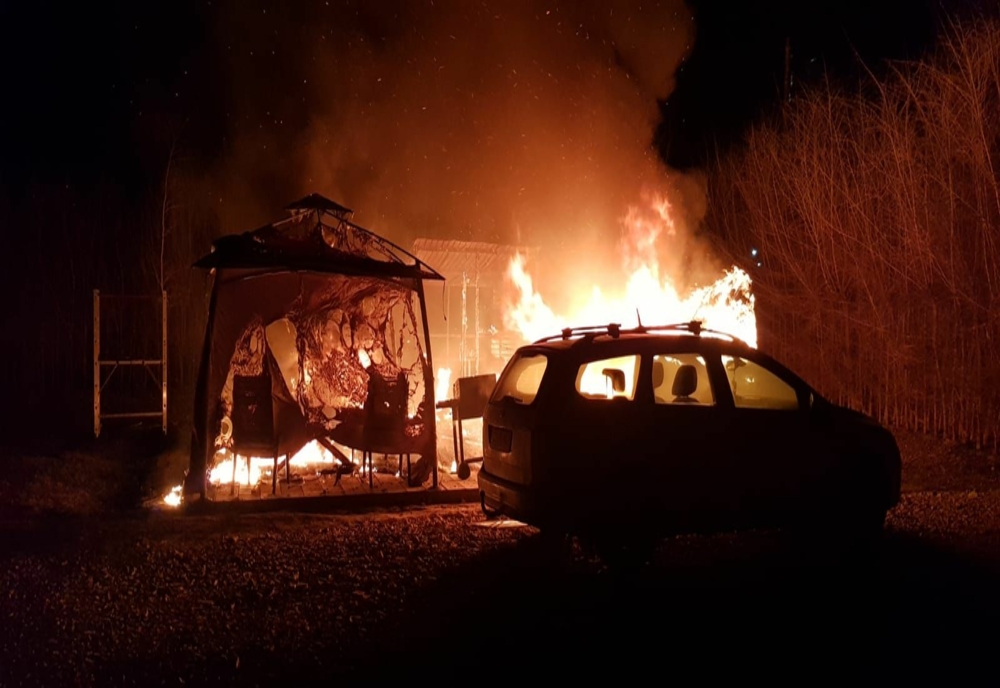 FOTO Incendiu violent la Sălcioara