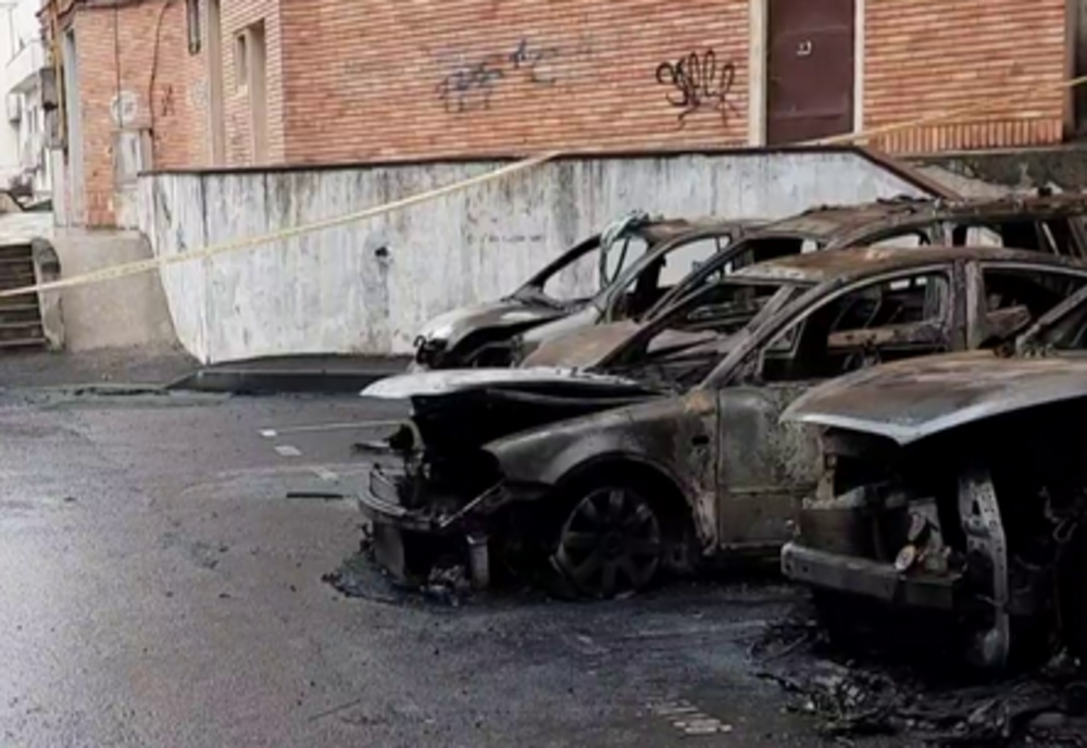 Ofițerul de la jandarmeria Galaţi acuzat că a incendiat o maşină, ulterior focul distrugând alte opt autoturisme, a fost trimis în judecată