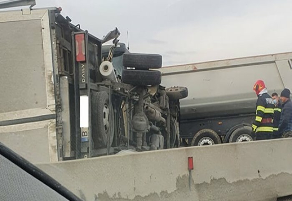 Trafic blocat pe DN 1, spre Ploiești. Imagini de la accidentul de la Bănești