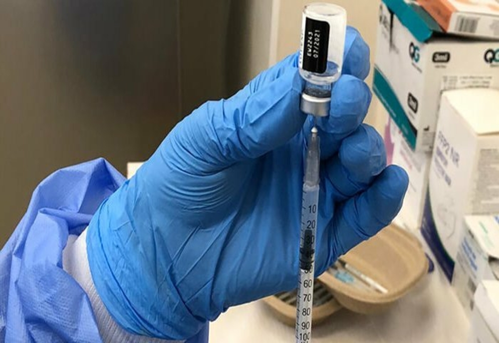 Medic epidemiolog: Vaccinați-vă pentru tulpina Omicron, nu pentru a intra la mall