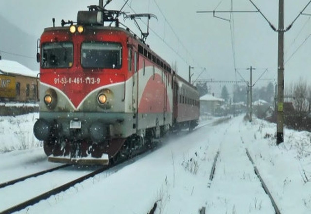 Un tren cu aproape 150 de călători a rămas blocat la Cilibia