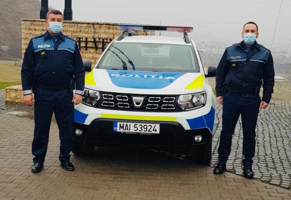 Doi polițiști din Jidvei au salvat o femeie căzută într-o fântână