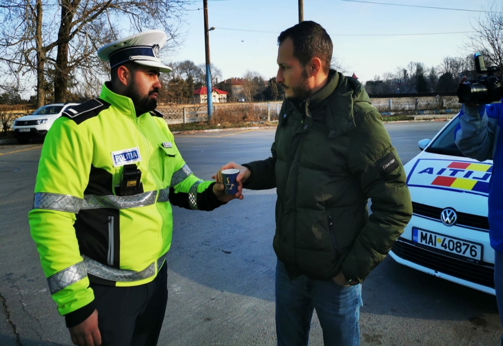 VIDEO  Și polițiștii fac”cinste”.  Ceai și cafea pentru șoferii constănțeni