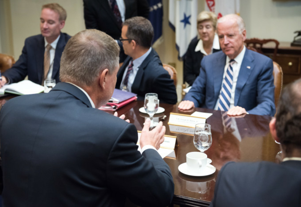 Joe Biden, întâlnire cu Klaus Iohannis în format video