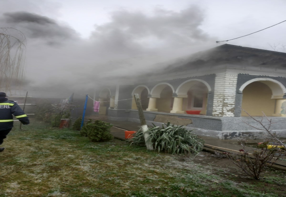 FOTO Incendiu violent la o casă din Moldoveni