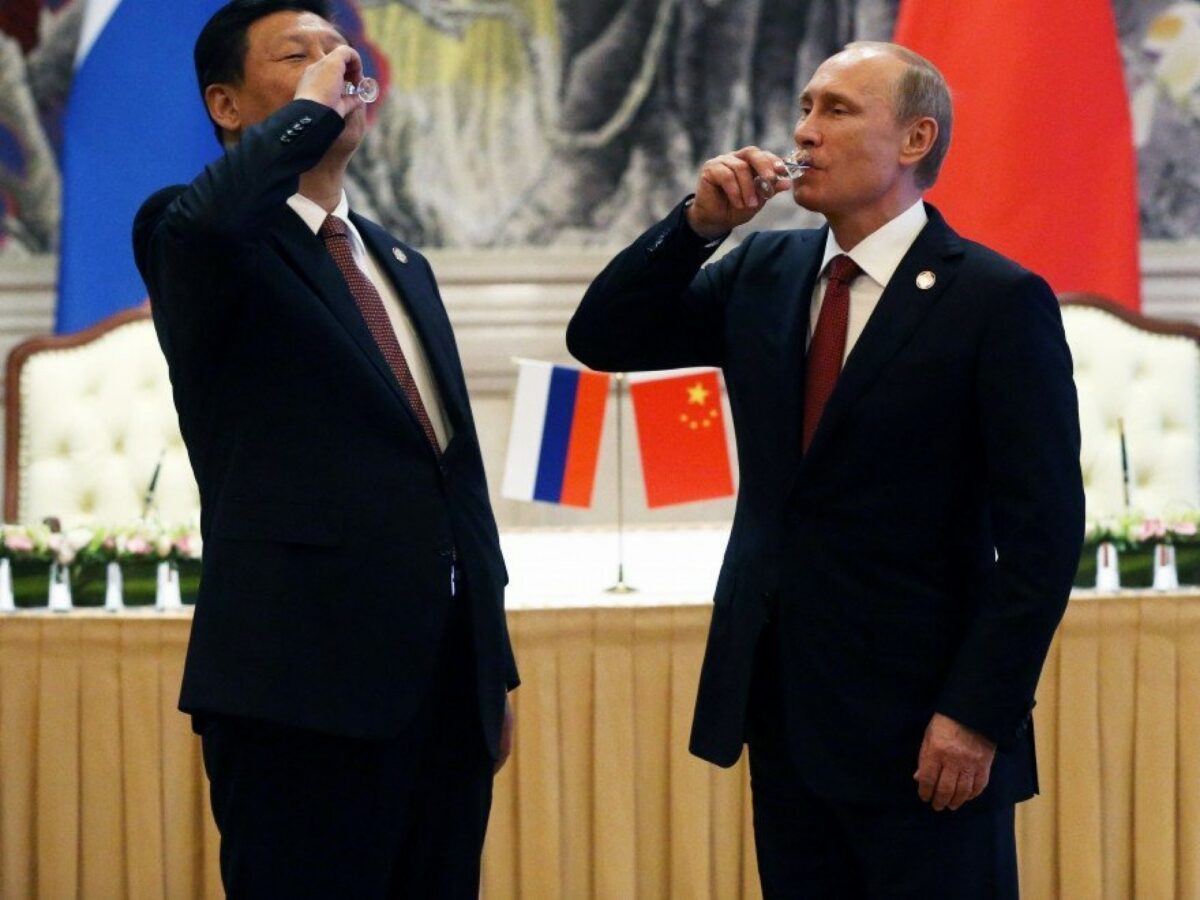 Putin arată pisica roșie Occidentului: ”Dezvoltăm împreună cu China arme de înaltă tehnologie”