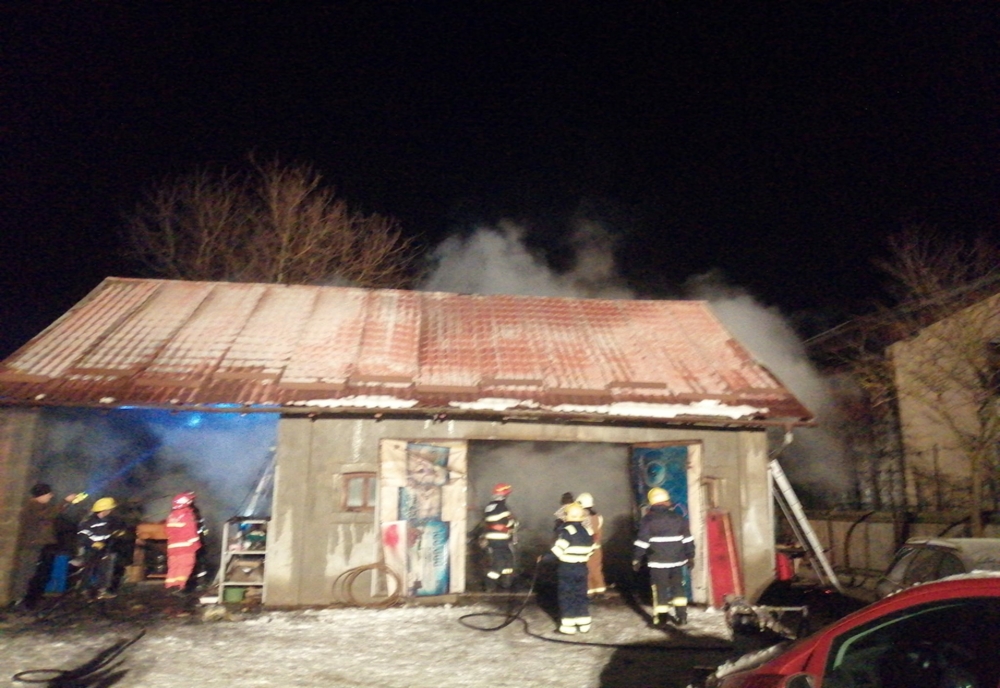 FOTO: Două gospodării din Mureș, afectate de incendii