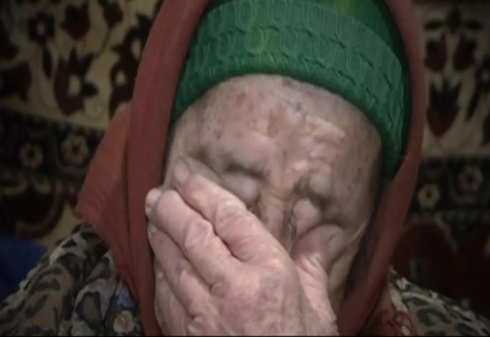 VIDEO | Durere și neputință. O pensionară, mama și tată pentru cei 7 nepoți