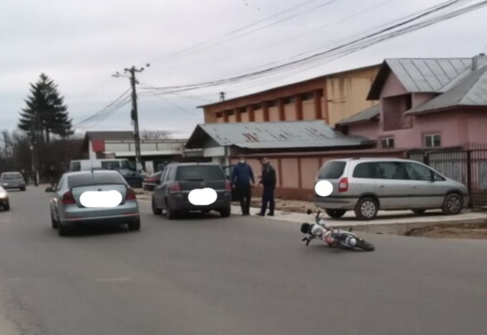 Dâmboviţa. Accident violent între un autoturism și un scuter, la Vişina. Un bărbat a fost rănit