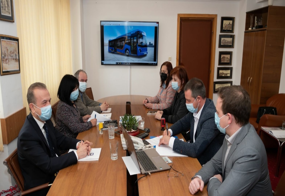 Primarul Dragomir anunță semnarea contractului de furnizare pentru 11 autobuze electrice noi