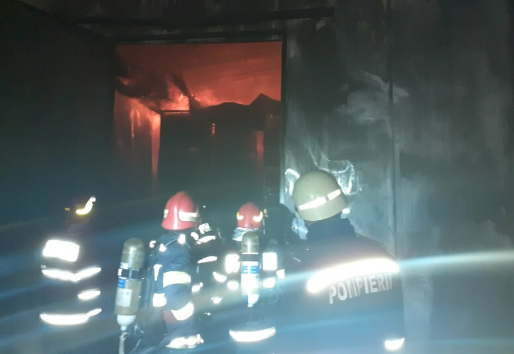 Incendiu  la o fabrică din Prahova. Zeci de pompieri mobilizați