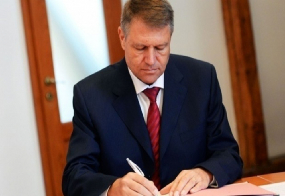 Klaus Iohannis a semnat DECRETELE: Ziua Națională a Lecturii, pe 15 februarie, și noi condiții de muncă pentru străini