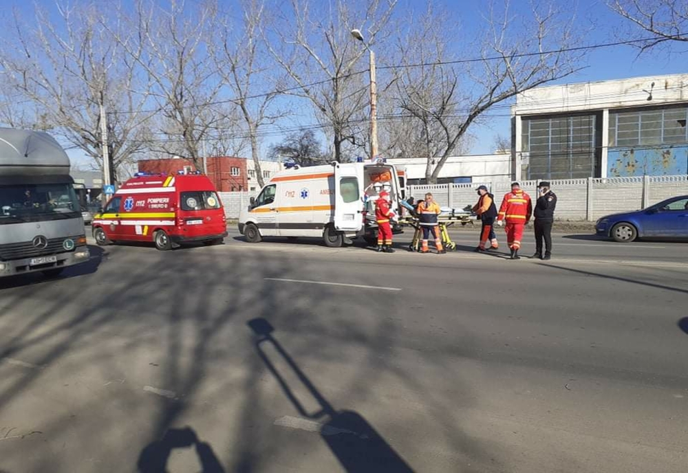 Accident în Slatina. Este implicată o ambulanţă SMURD