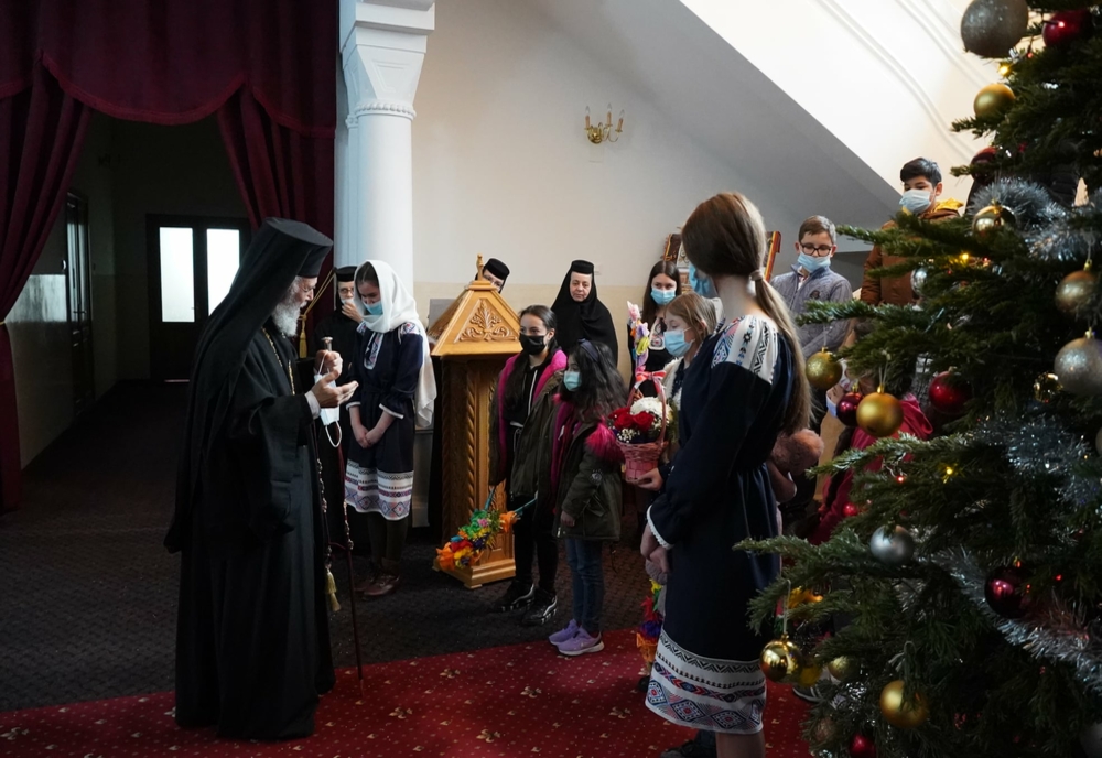 În prima zi a anului 2022, IPS Casian a vizitat copiii de la Așezământul ‘Sfântul Vasile cel Mare’ din Galați
