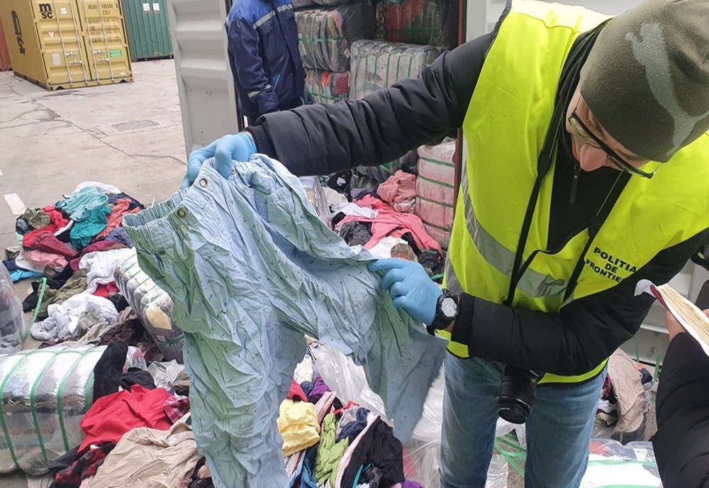 FOTO VIDEO Containere cu tone de deșeuri din haine second-hand, descoperite în Portul Constanţa