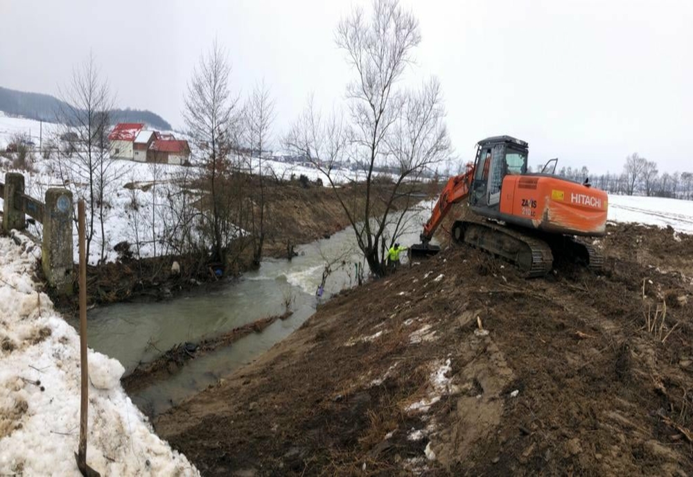 Râul Dobric, decolmatat de angajații SGA Maramureș