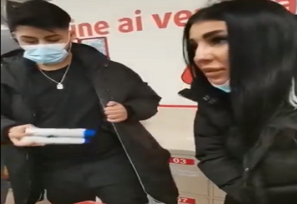 Dâmbovița: Doi tineri, prinşi încercând să fure produse de îngrijire personală dintr-un supermarket- VIDEO