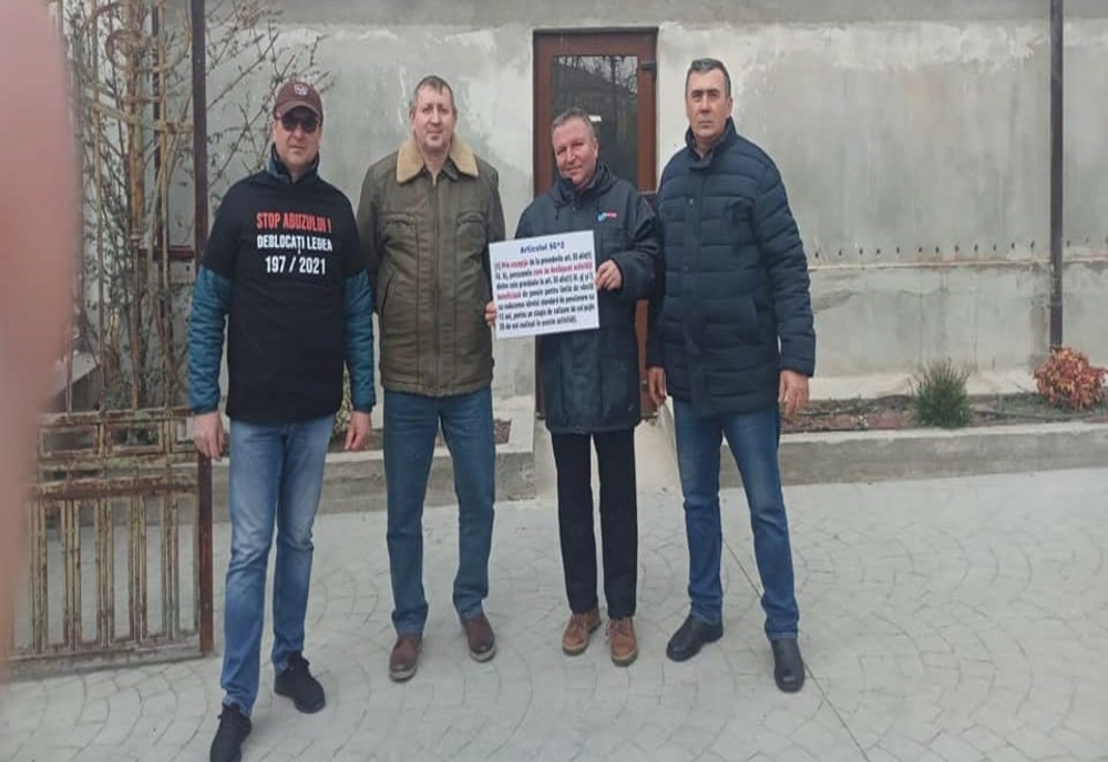 Un nou protest în faţa Prefecturii Dolj. Au ieşit în stradă angajați ai Termocentralei Ișalnița și ai CET II Craiova