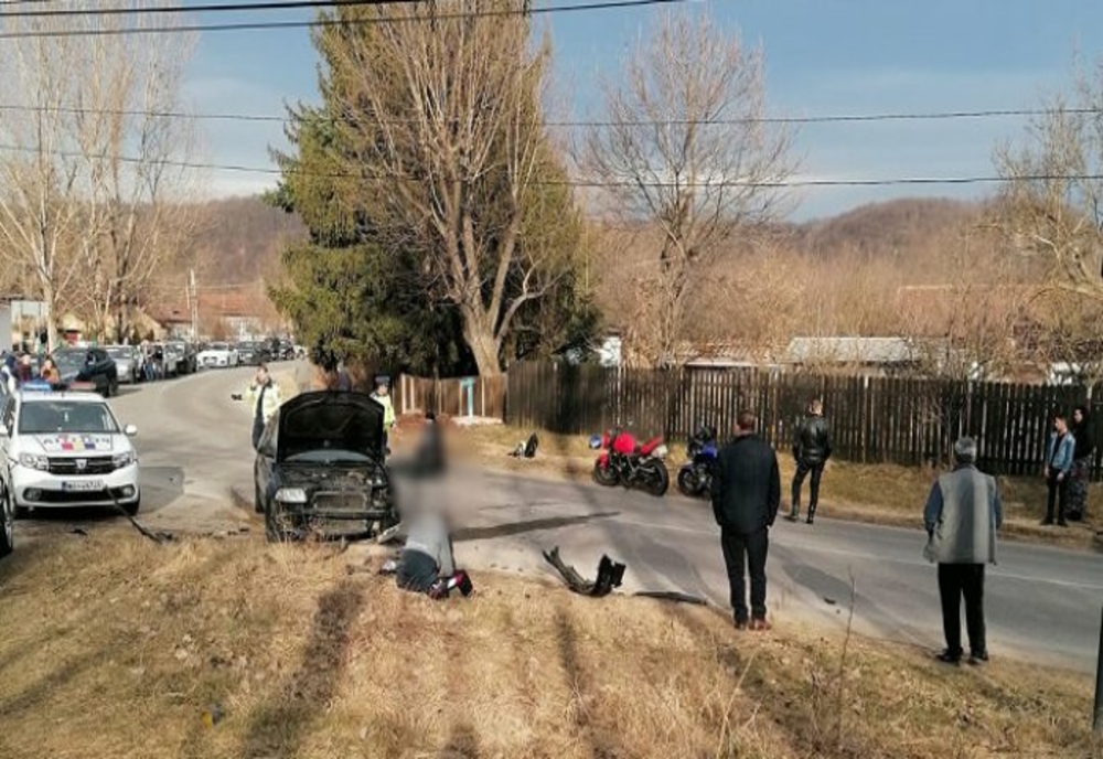 Motociclist de 19 ani lovit de mașină la Vărbilău