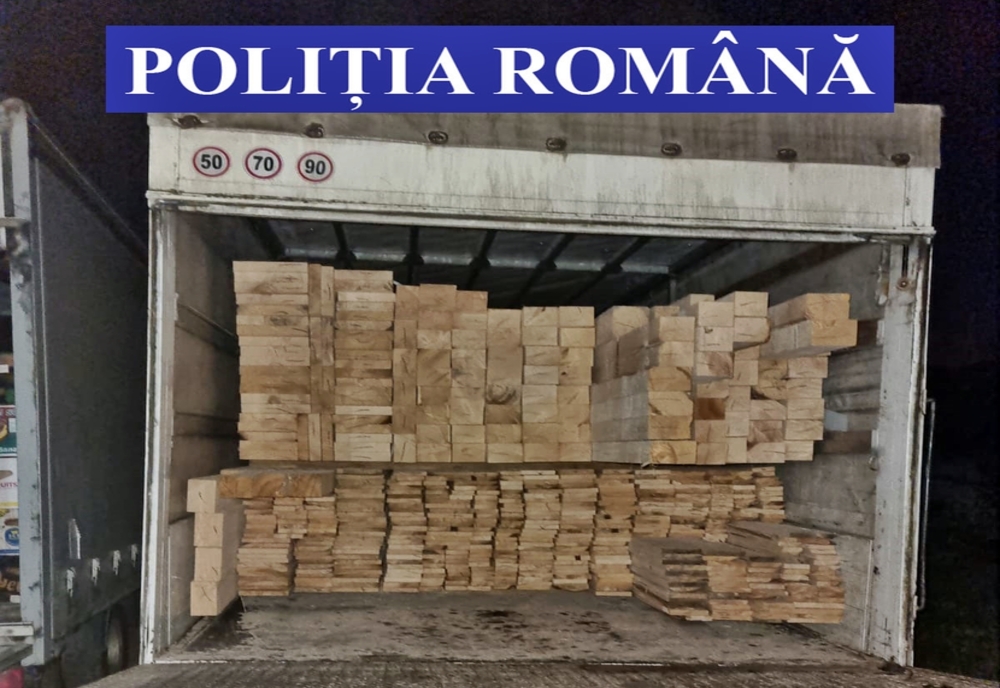 Un șofer din Neamț și unul din Bistrița-Năsăud, prinși de polițiștii sălăjeni transportând material lemnos fără documente legale