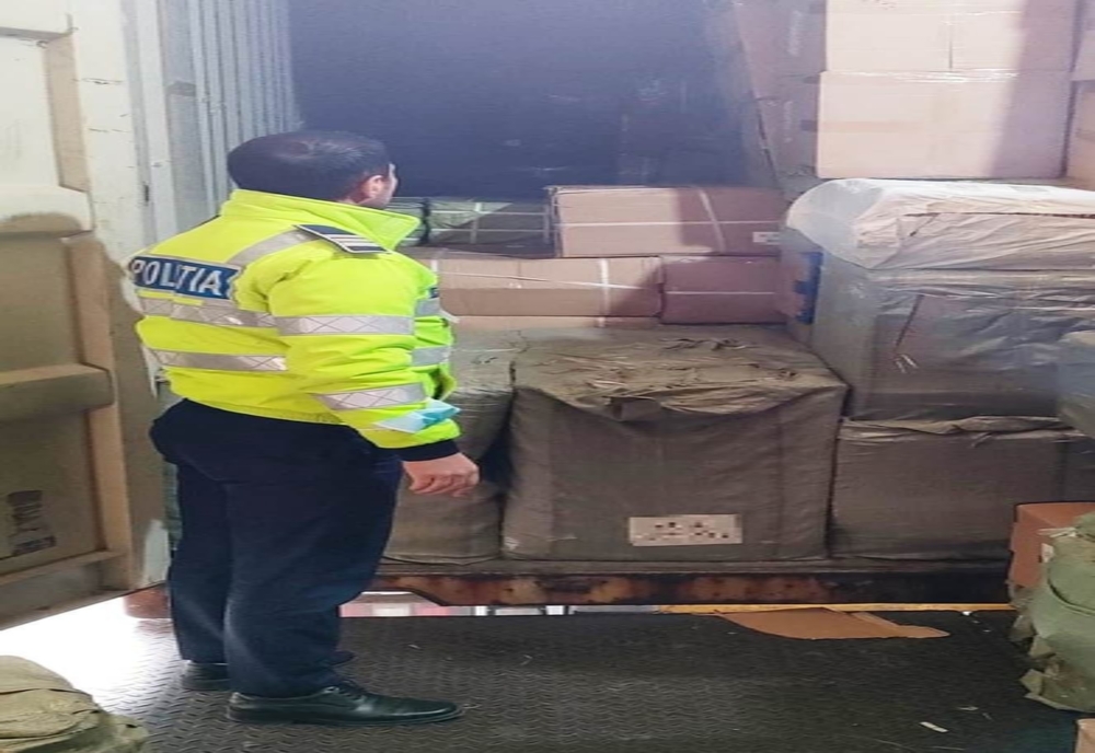 Sute de hainute contrafăcute pentru animale, descoperite în Portul Constanța