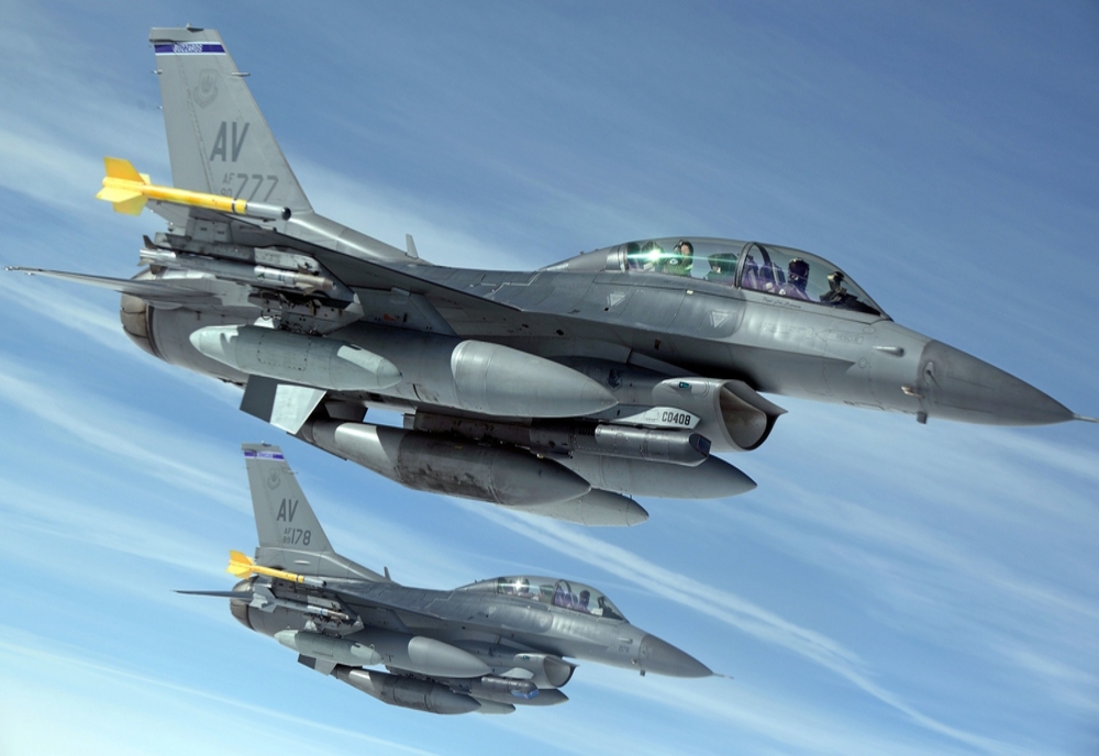Zboruri de antrenament româno-americane cu aeronave F/A-18 Super Hornet şi F-16 Fighting Falcon