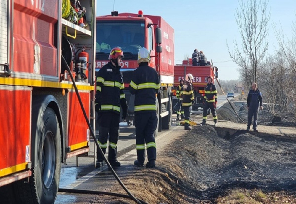 Peste 20 de incendii de vegetație uscată în Dâmbovița, într-o singură zi. Pompierii, apel către populaţie