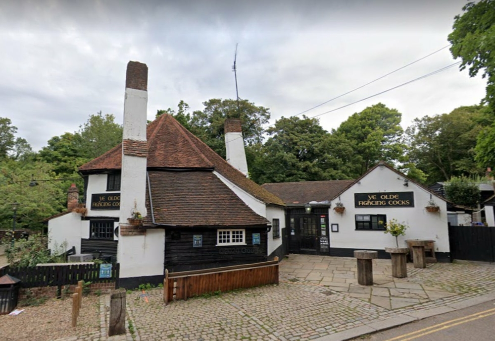 Cel mai vechi pub din Anglia se închide după 1.229 de ani din cauza pandemiei de Covid-19